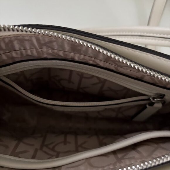 CALVIN KLEIN LUCY SHOULDER BAG WHITE FLORAL - Picture 13 of 13